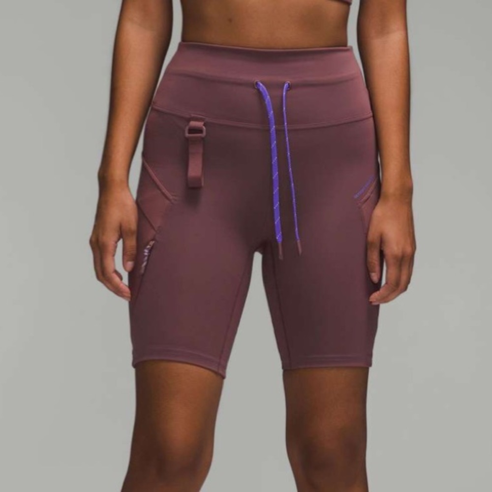 Lululemon Athletica Cargo Super-High-Rise
Hiking Short 8" Dark Oxide size 4